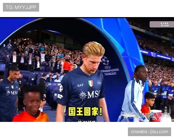 特写：伊蒂哈德球场边线，摄像机器人组首次在欧冠赛场进行全自动追踪拍摄